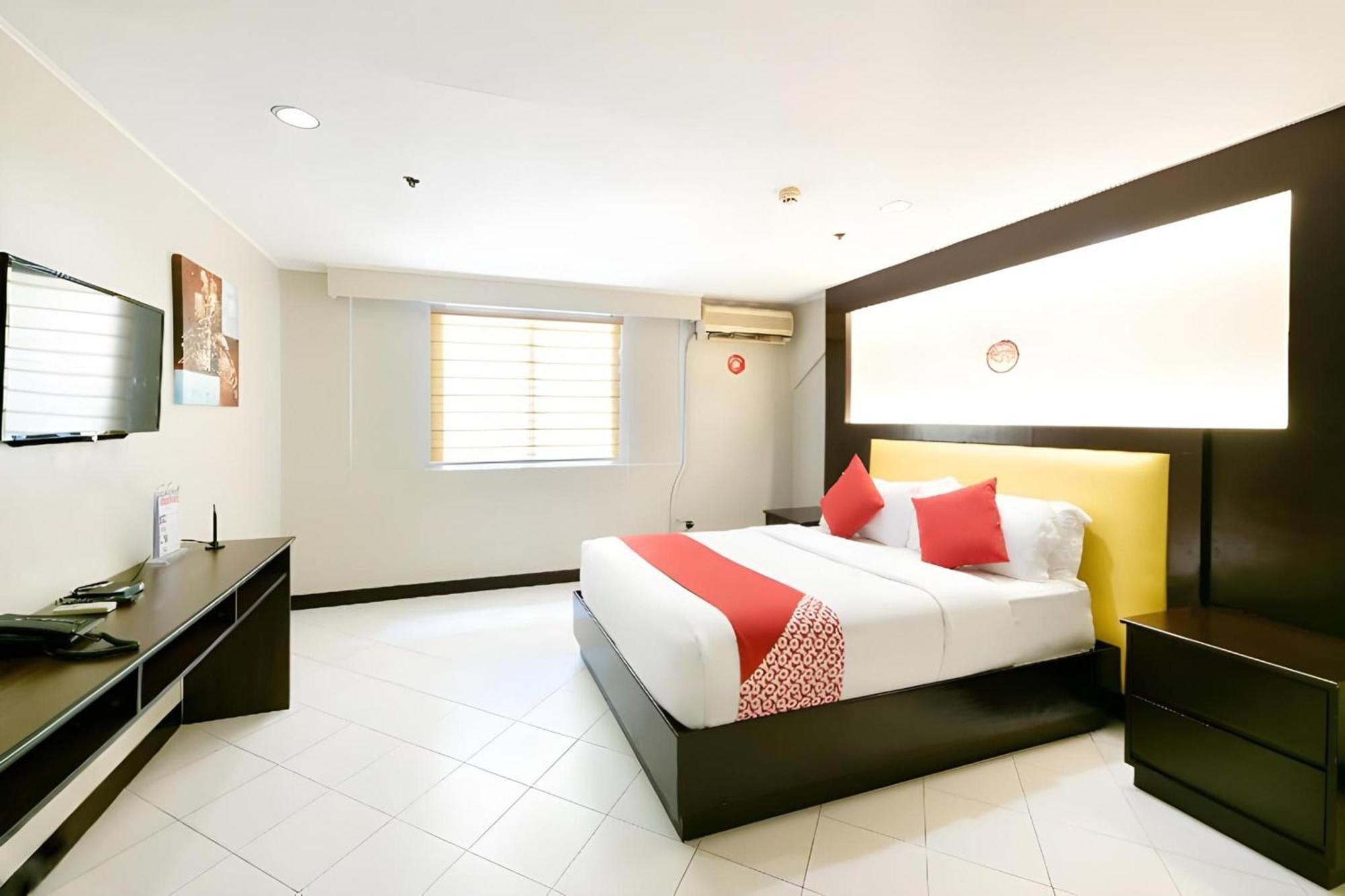 Oyo 115 Northridge Mansions Hotel Quezon City Exterior foto